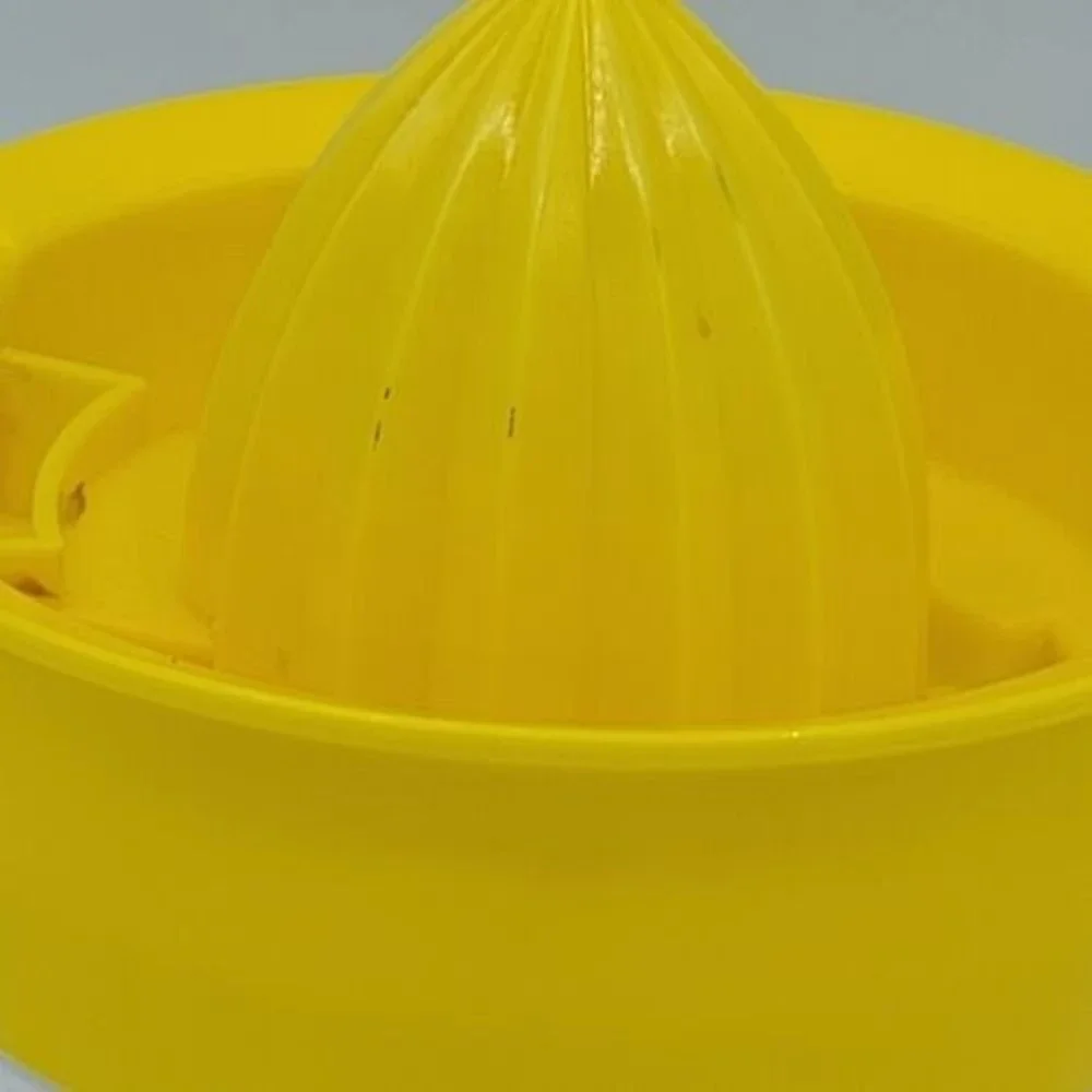 Vintage Gemco Clear Glass Juicer Container With Yellow Lid Manual Fruit Press